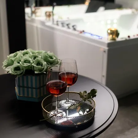 Glamour Jacuzzi Apartment *